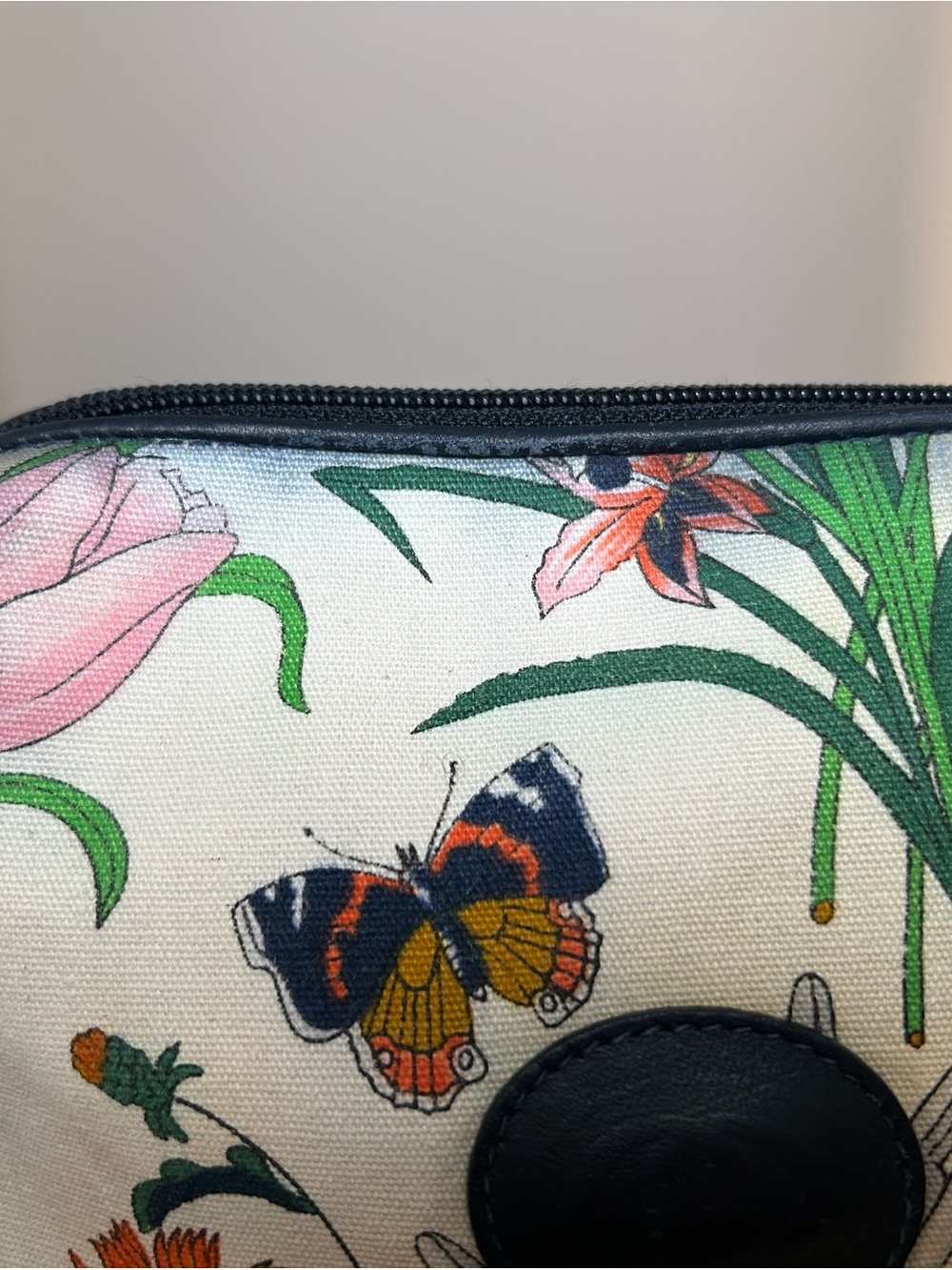 Authentic Vintage Gucci Flora Crossbody Bag - Picture 4 of 16